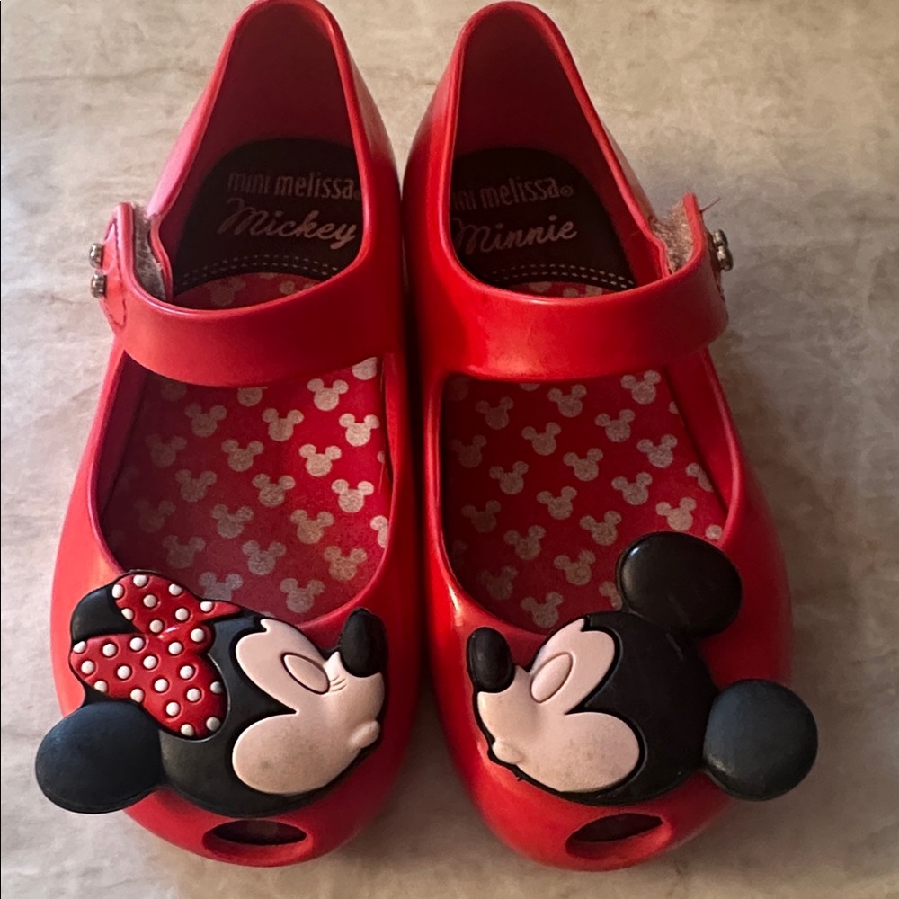 Mini Melissa Mickey and Minnie Mouse kissing Mary Jane’s size 8